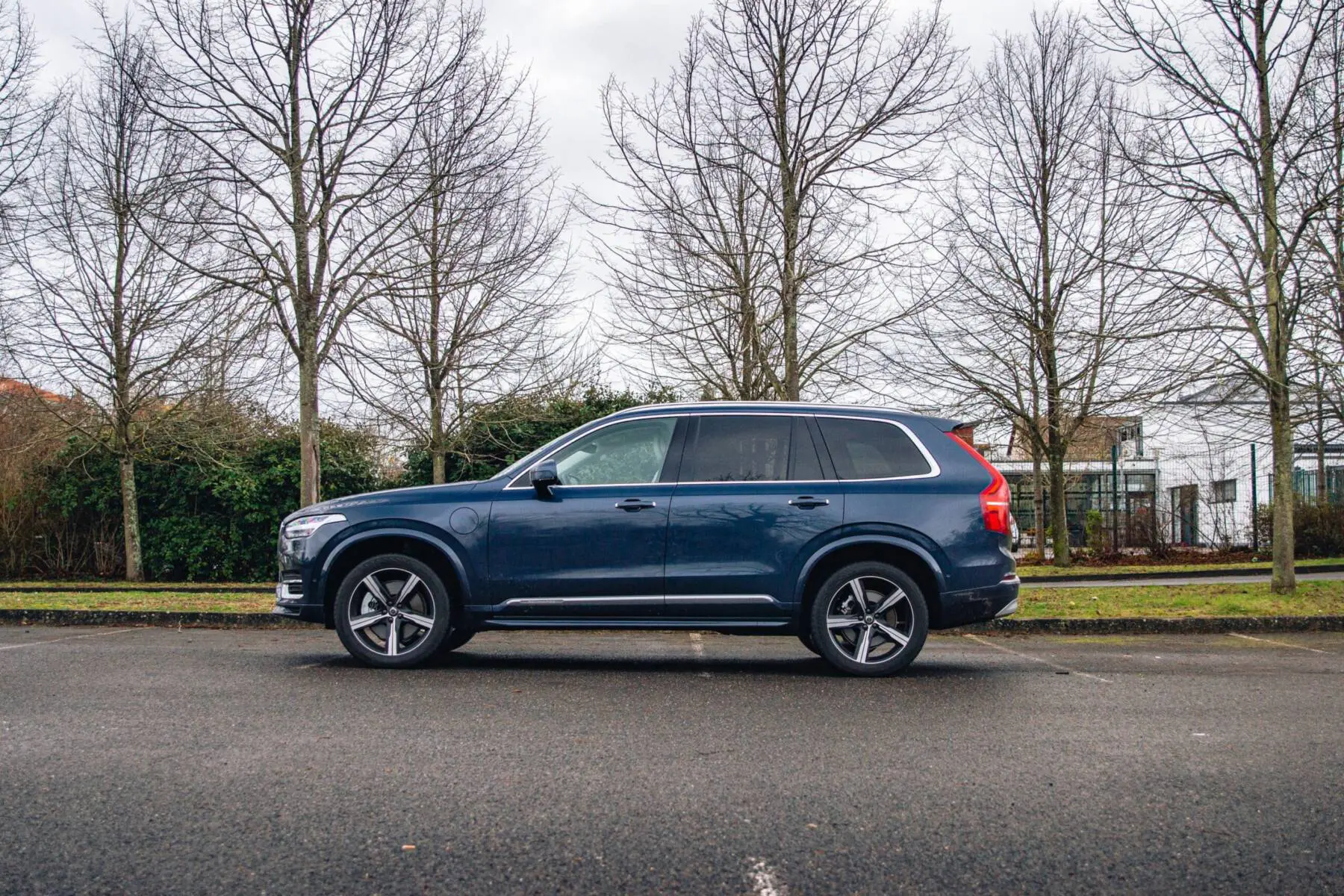 découvrez tout sur le volvo ex90 : ses dimensions impressionnantes et le volume généreux de son coffre. un suv alliant confort, espace et technologie pour répondre à tous vos besoins de conduite.