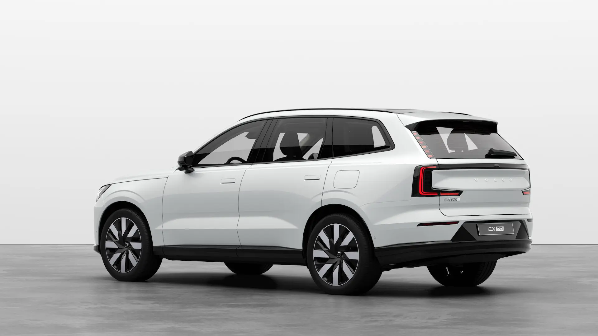 découvrez toutes les dimensions du volvo ex90, y compris la taille impressionnante de son coffre. explorez l'alliance parfaite entre espace et design dans ce suv haut de gamme.