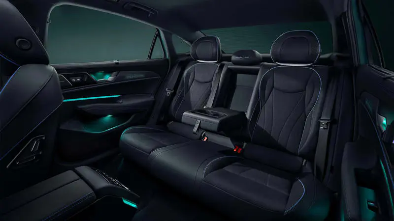 découvrez la vw passat pro, une berline emblématique alliant performance, confort et technologie de pointe, désormais accessible sur le marché chinois. explorez ses caractéristiques innovantes et son design sophistiqué qui font de cette voiture un choix idéal pour les conducteurs exigeants.