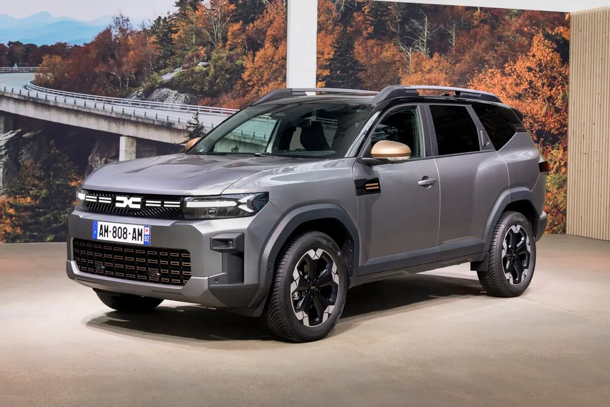 découvrez les dimensions du dacia bigster, un suv spacieux et élégant, conçu pour répondre à vos besoins en matière d'espace et de confort. explorez les caractéristiques qui font de ce véhicule un choix idéal pour les aventuriers et les familles.