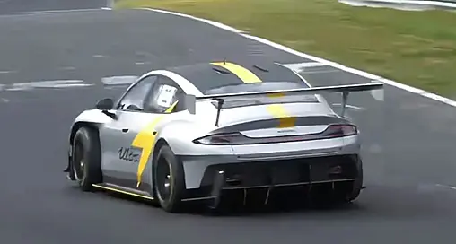 Le prototype Xiaomi SU7 Ultra pulvérise le temps de la Taycan sur le circuit du Nürburgring