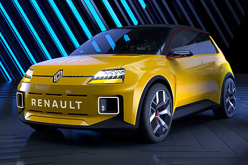 Les designers clarifient : la Renault 4 et 5 ne remplacent pas la Clio et la Captur