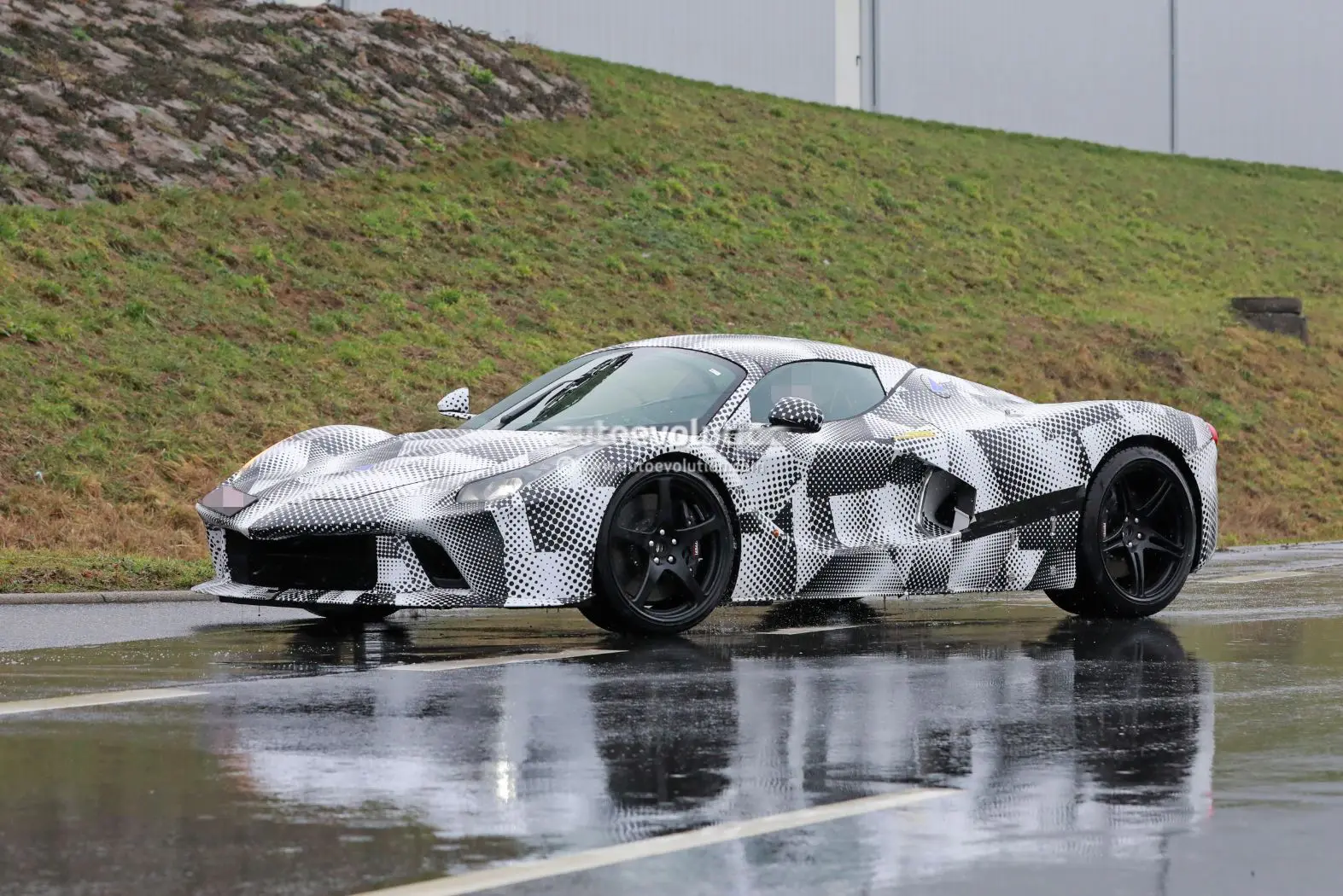 découvrez l'évolution fascinante de la ferrari f80, de la légendaire gto à la révolutionnaire laferrari. plongez dans l'univers des performances italiennes qui ont redéfini le supercar et explorez comment chaque modèle a contribué à l'héritage de cette marque emblématique.