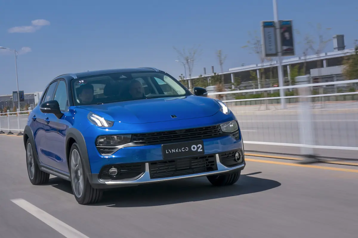 découvrez le lynk & co 02, un suv compact alliant design moderne, technologie innovante et durabilité. explorez ses caractéristiques uniques et faites le choix d'une conduite connectée et responsable.