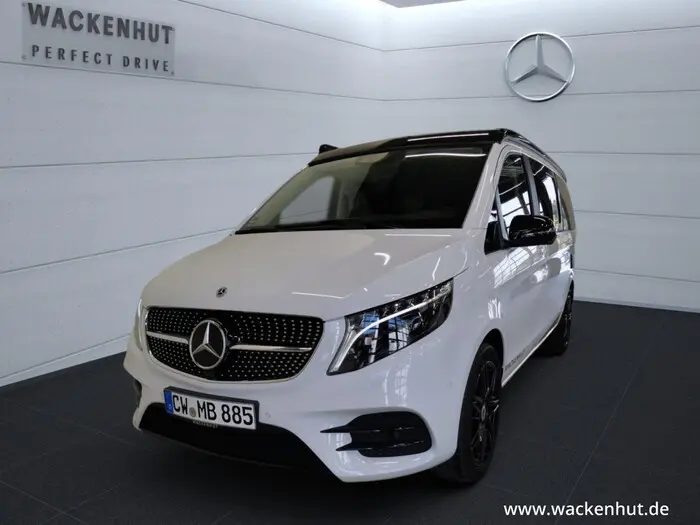 découvrez le mercedes v-class marco polo, le van aménagé idéal pour les aventuriers modernes. avec son intérieur raffiné et ses fonctionnalités pratiques, il allie confort et fonctionnalité pour des voyages inoubliables. explorez de nouveaux horizons en toute élégance grâce à cette étoile sur roues.