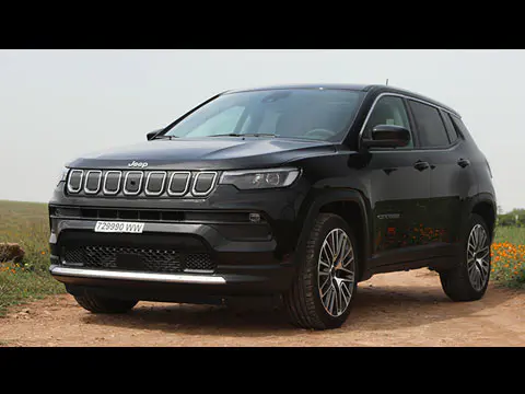 découvrez le nouveau jeep compass, un suv alliant élégance et performance. profitez d'une conduite confortable avec un design modernisé et des technologies de pointe. parfait pour les aventuriers en quête de style et de praticité.