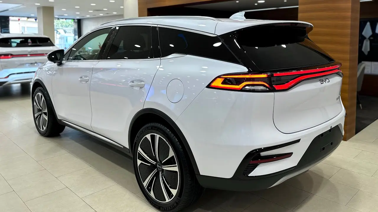 découvrez le nouveau suv byd, alliant design moderne, technologies avancées et performances écologiques, disponible dès maintenant en europe. explorez une conduite polyvalente et confortable pour toutes vos aventures.