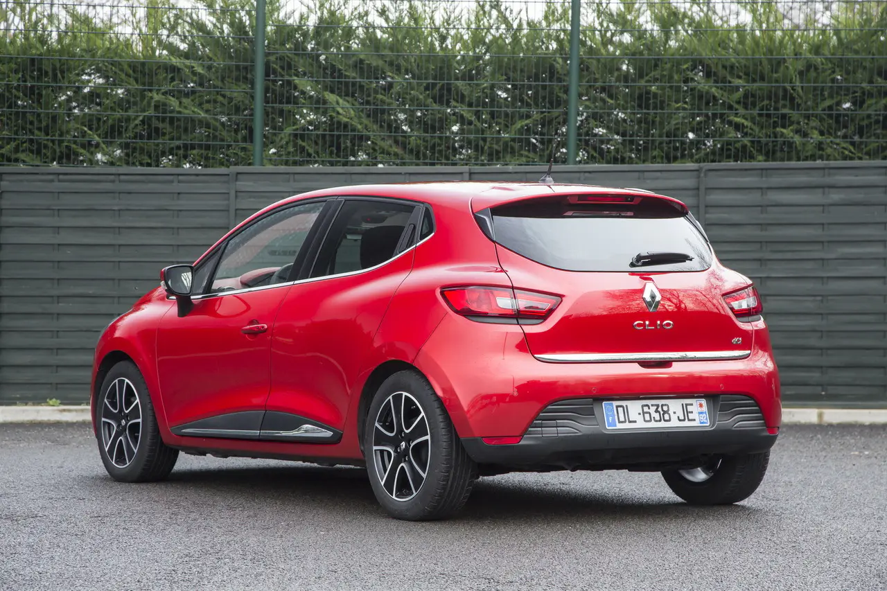 découvrez pourquoi les mythiques renault 4 et 5 ne remplacent pas les modèles contemporains comme la clio et le captur. plongez dans l'histoire, l'héritage et l'évolution de ces modèles emblématiques, tout en explorant la position unique des renault modernes sur le marché automobile.