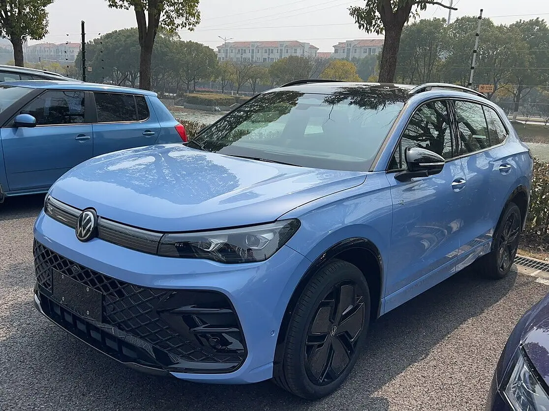 découvrez le vw tayron 2025 : un suv compact alliant style, confort et performance. avec son design moderne, sa technologie avancée et ses caractéristiques de sécurité améliorées, le tayron 2025 est prêt à relever tous les défis de la route. parfait pour les aventuriers urbains et les familles en quête d'espace, ce véhicule promet une expérience de conduite inégalée.