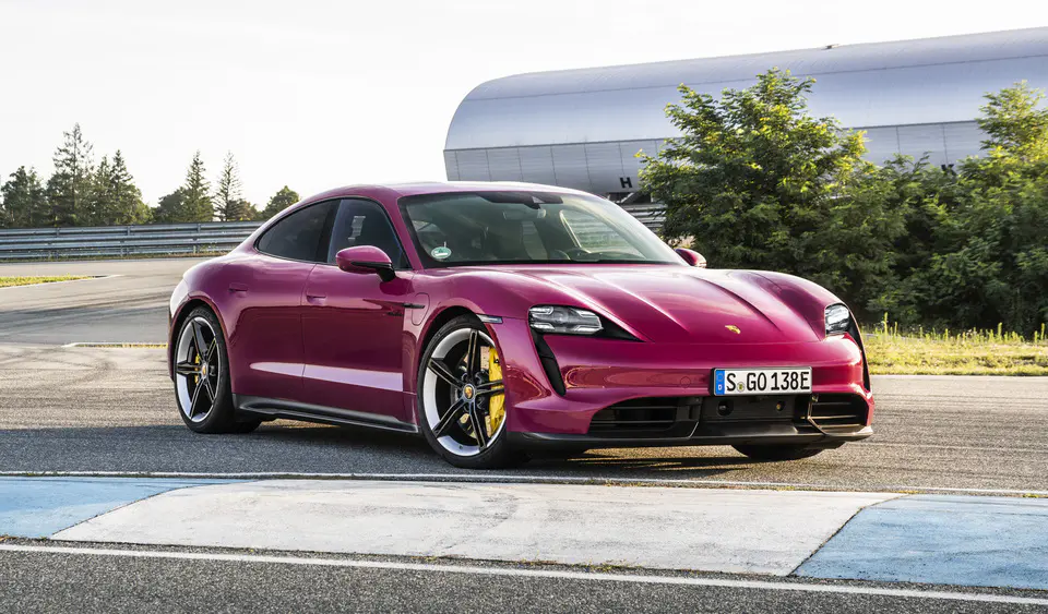 découvrez la nouvelle gamme électrique porsche taycan : alliant performance, luxe et innovation, ces véhicules électriques redéfinissent l'expérience de conduite. plongez dans l'univers de la mobilité durable sans compromis.