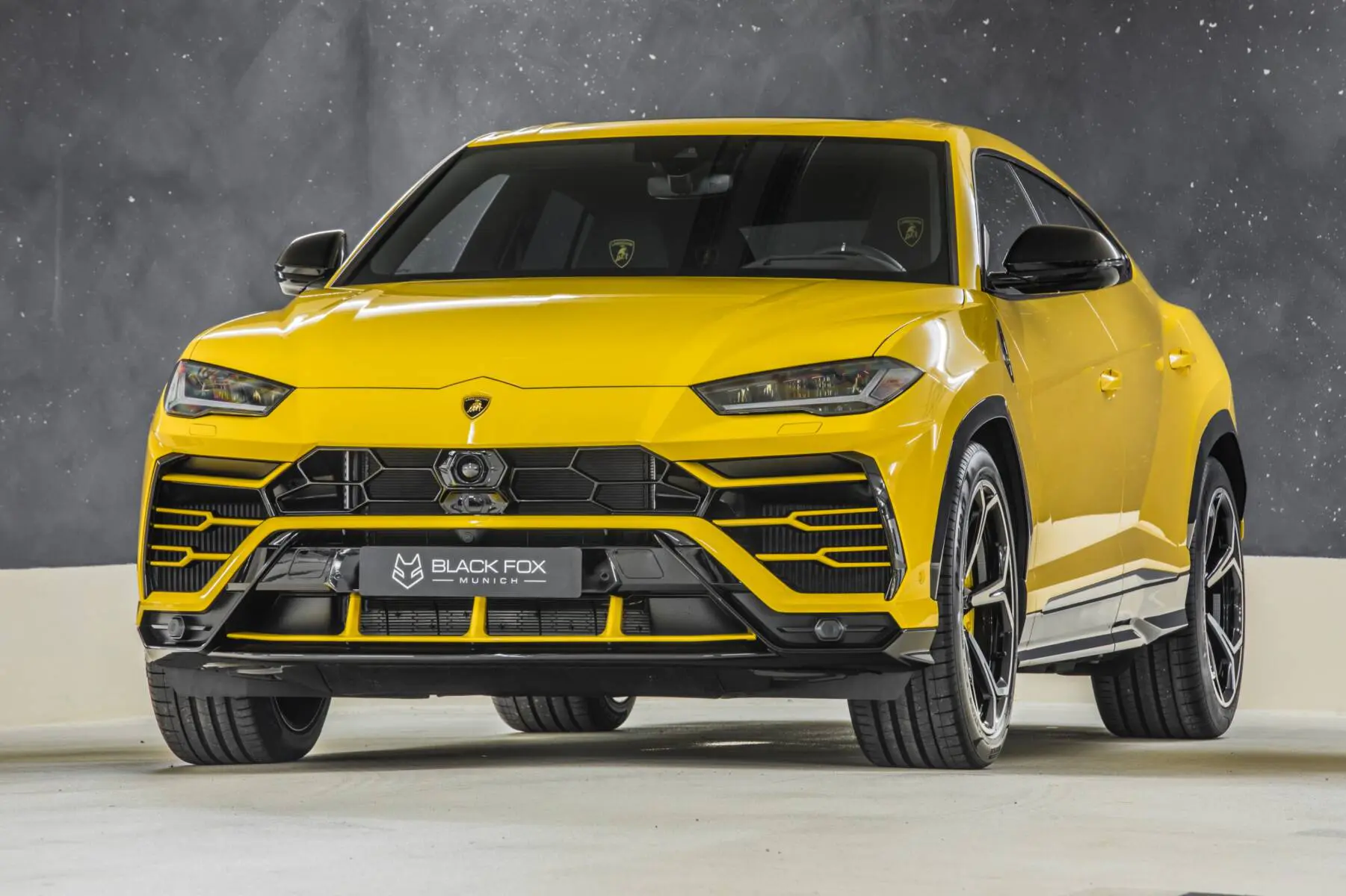 découvrez le service de taxi urus à seulement 1000€. profitez d'un trajet confortable et luxueux pour votre prochaine destination, avec un chauffeur professionnel et un véhicule haut de gamme. réservez dès maintenant votre expérience de transport inégalée.