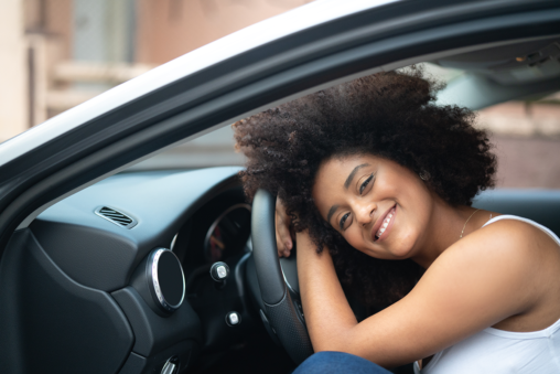 Augmentation des assurances auto : quels facteurs influencent le coût et comment économiser