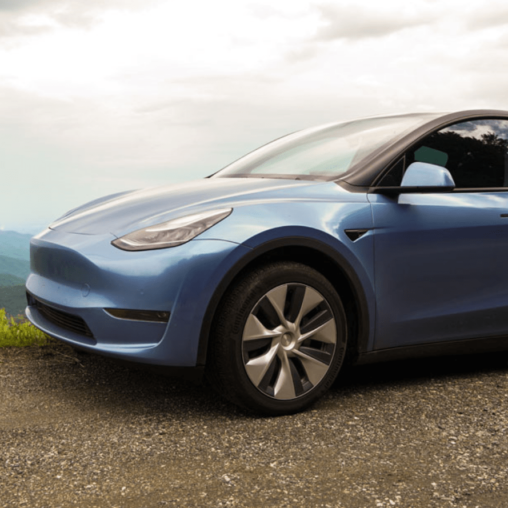 Découvrez les premières images en direct de la Tesla Model Y dans la toute nouvelle teinte Glacier Blue
