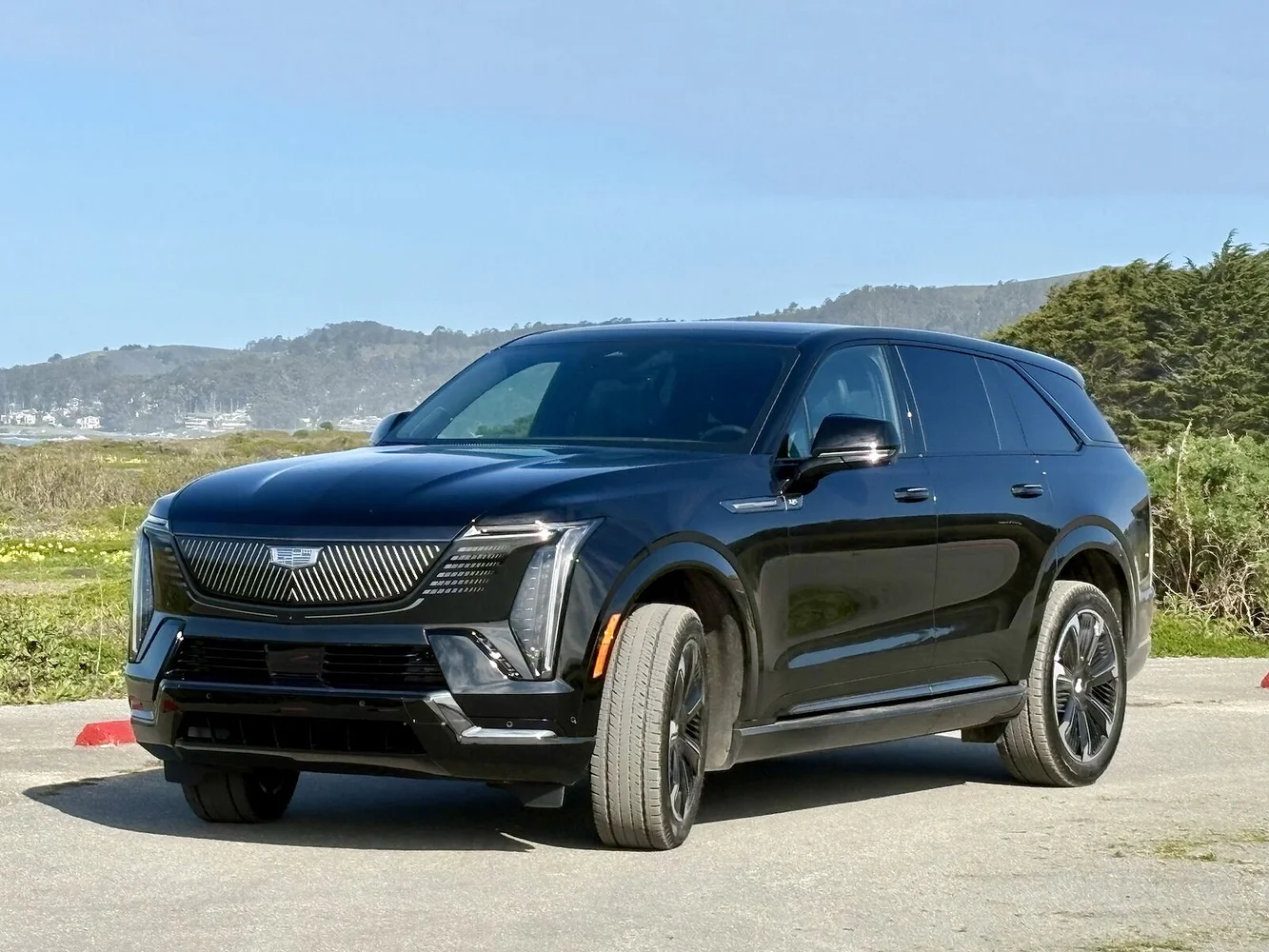 Critique : Le Cadillac Escalade IQ 2025 fait peau neuve avec sa technologie intelligente et ses batteries innovantes.
