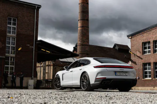 Porsche Panamera Turbo S E-Hybrid (2025) : La voiture qui excelle dans tous les domaines !