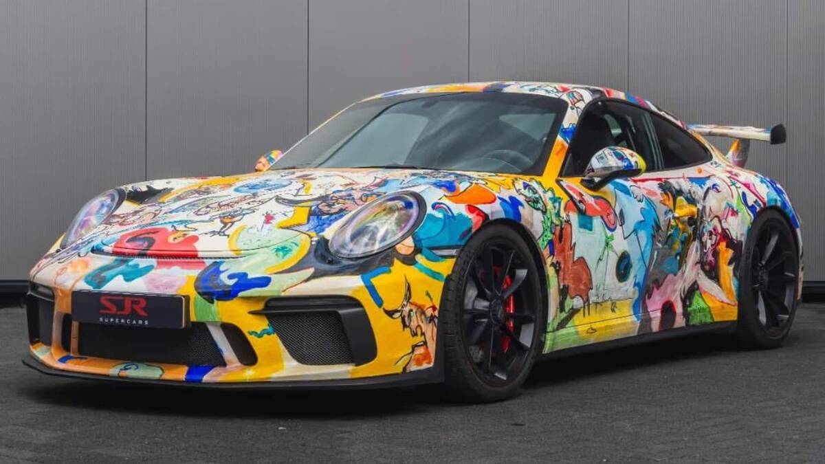 Une Porsche 911 GT3 digne d'une exposition muséale.