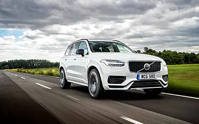 Découverte du Volvo XC90 T8 : Un SUV hybride raffiné et performant