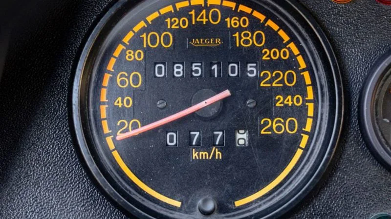 En 41 ans, cette Peugeot 205 Turbo 16 n'a parcouru que 85 000 km.