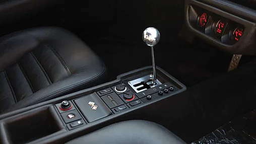 Ferrari envisage un retour de la boîte de vitesses manuelle : un clin d&rsquo;œil à l&rsquo;ère classique des supercars.