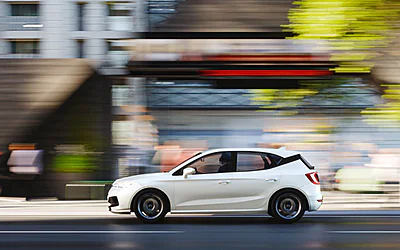 Flashé à 185 km/h sur une route ultra-surveillée : ce jeune conducteur perd tout