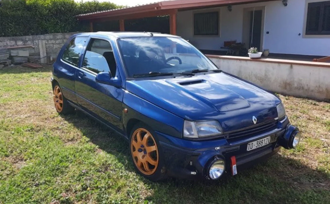 Rare opportunité : une Renault Clio aux accents Williams adjugée pour moins de 6 000 € !