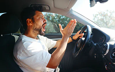 Road rage : pourquoi certains deviennent agressifs dès qu’ils prennent le volant ?