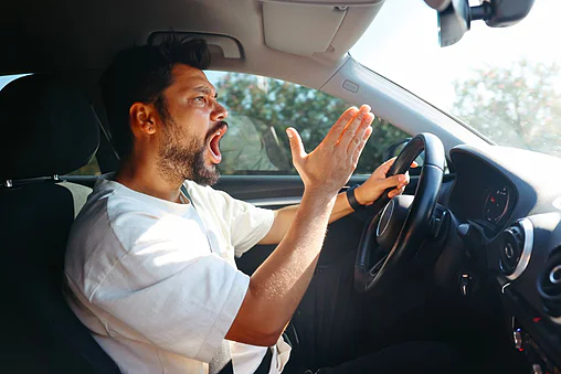 Road rage : pourquoi certains deviennent agressifs dès qu’ils prennent le volant ?