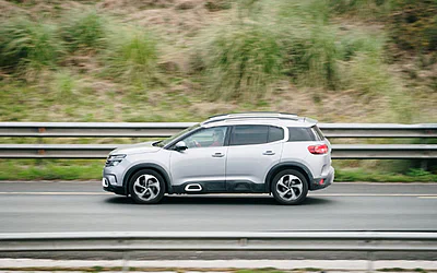 À 171 km/h avec un jeune permis : il ruine son avenir en quelques secondes