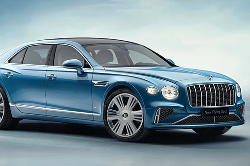 Bentley lance des hybrides plus sobres pour séduire une clientèle élargie