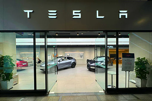 Tesla en Chine : des employés sous pression jusqu&rsquo;à ne plus dormir