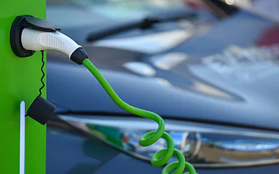 Voitures électriques : de nouveaux risques inattendus inquiètent les experts